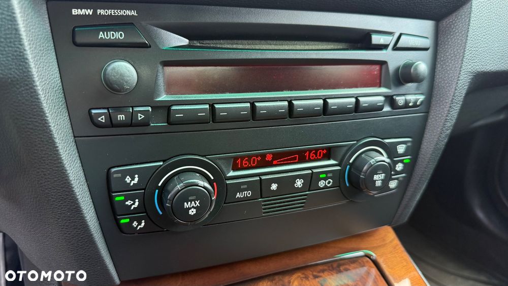 BMW Seria 3 320d - 24
