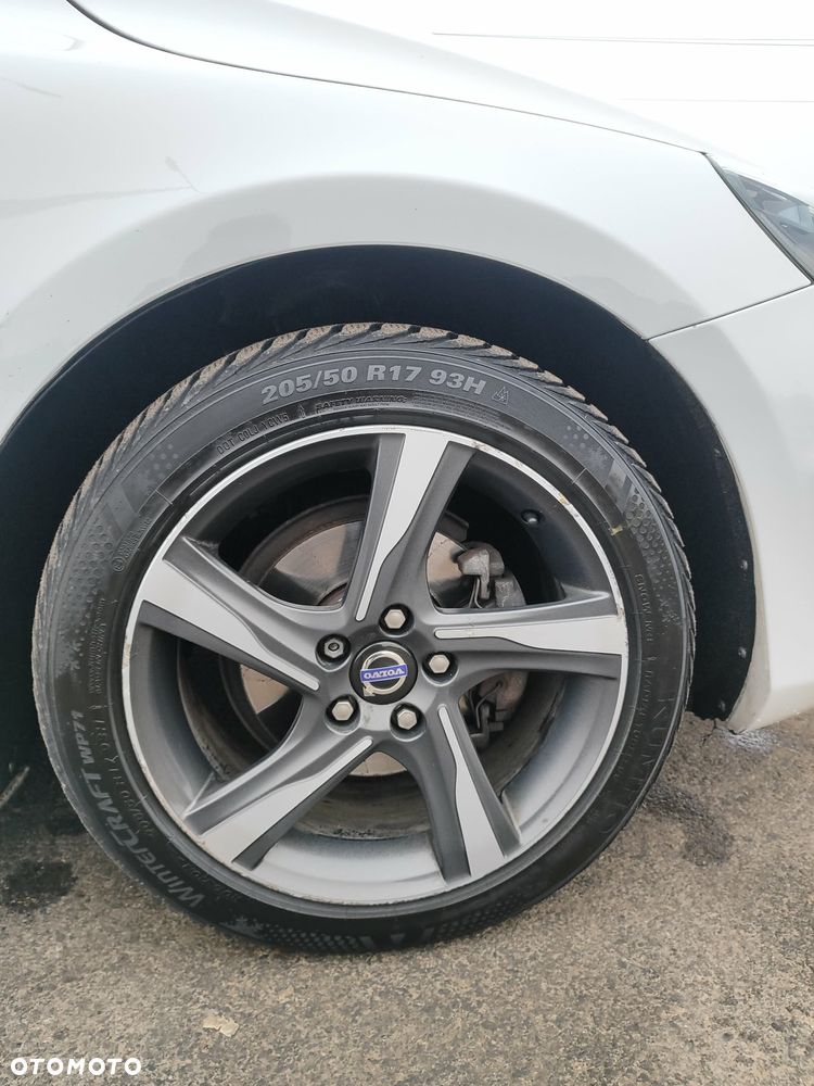 Volvo V40 D2 R-Design - 8