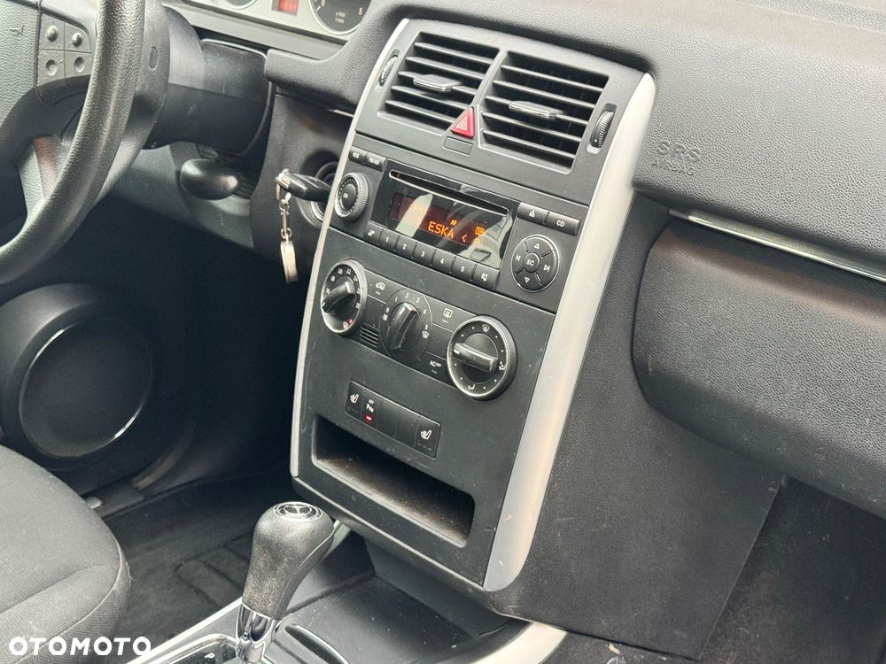 Mercedes-Benz Klasa B 180 CDI Autotronic - 30