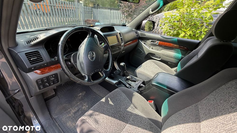 Toyota Land Cruiser - 7