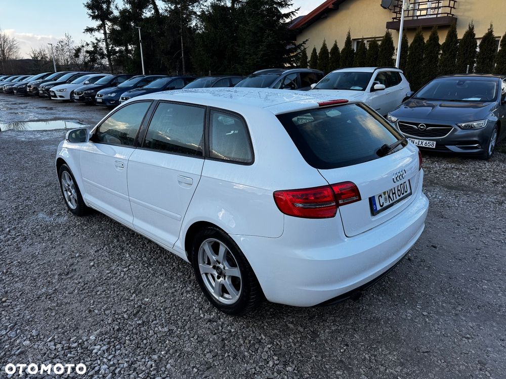 Audi A3 Sportback 1.6 Ambiente - 11