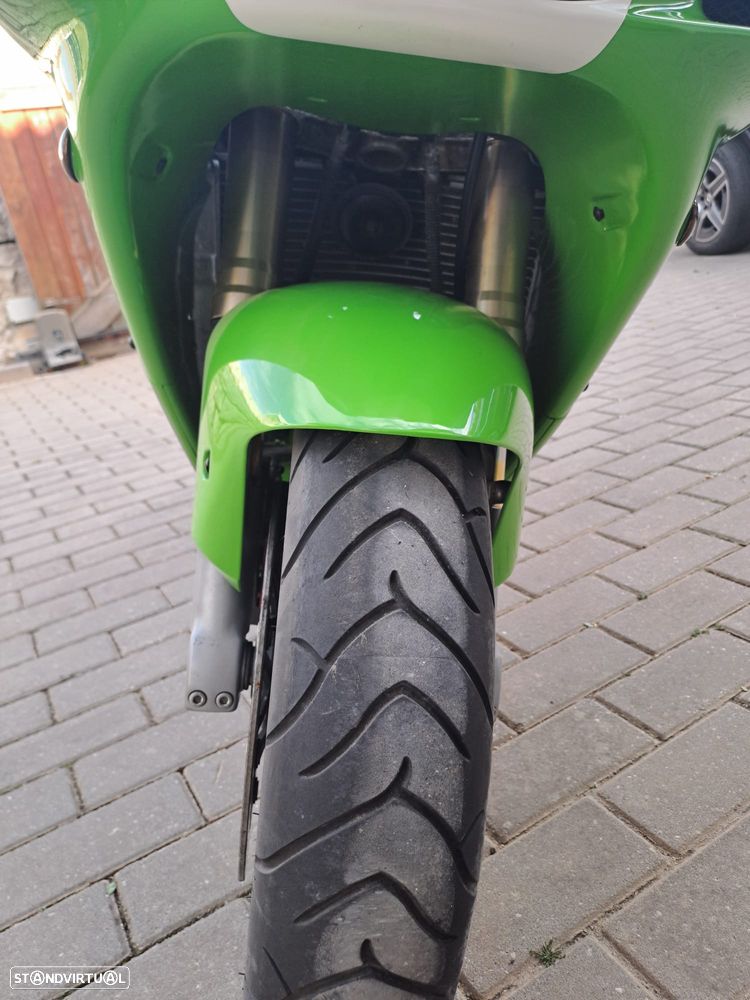 Kawasaki ZXR Ninja ZX7R - 14
