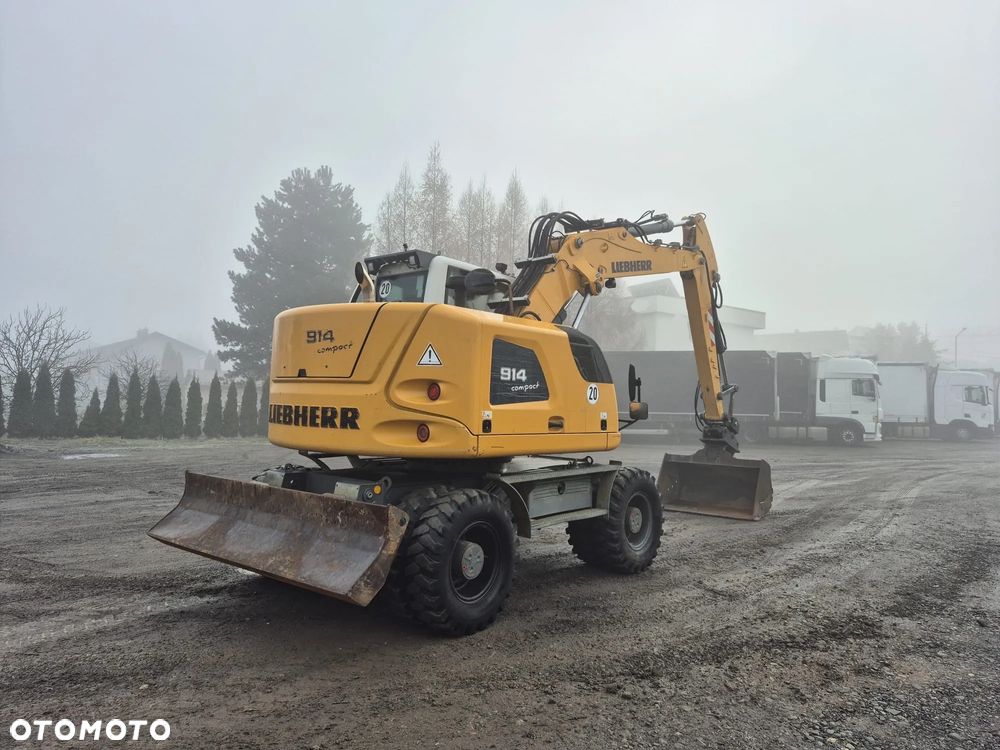 Liebherr A914 - 3