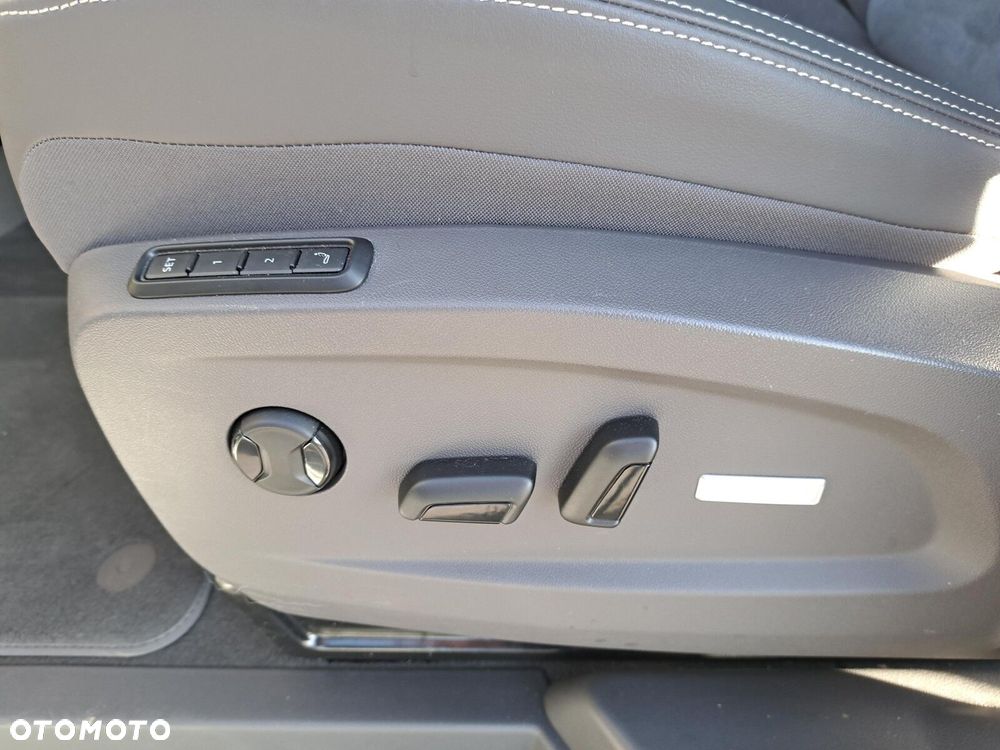 Volkswagen Multivan - 13