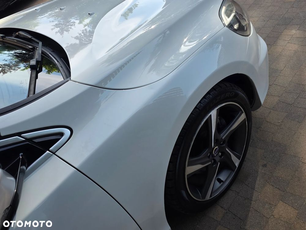 Volvo V40 D2 R Design - 10