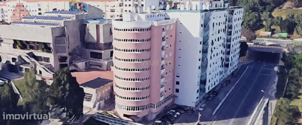 Loja Exclusiva de 223 m² — Rio de Mouro - Grande imagem: 4/6