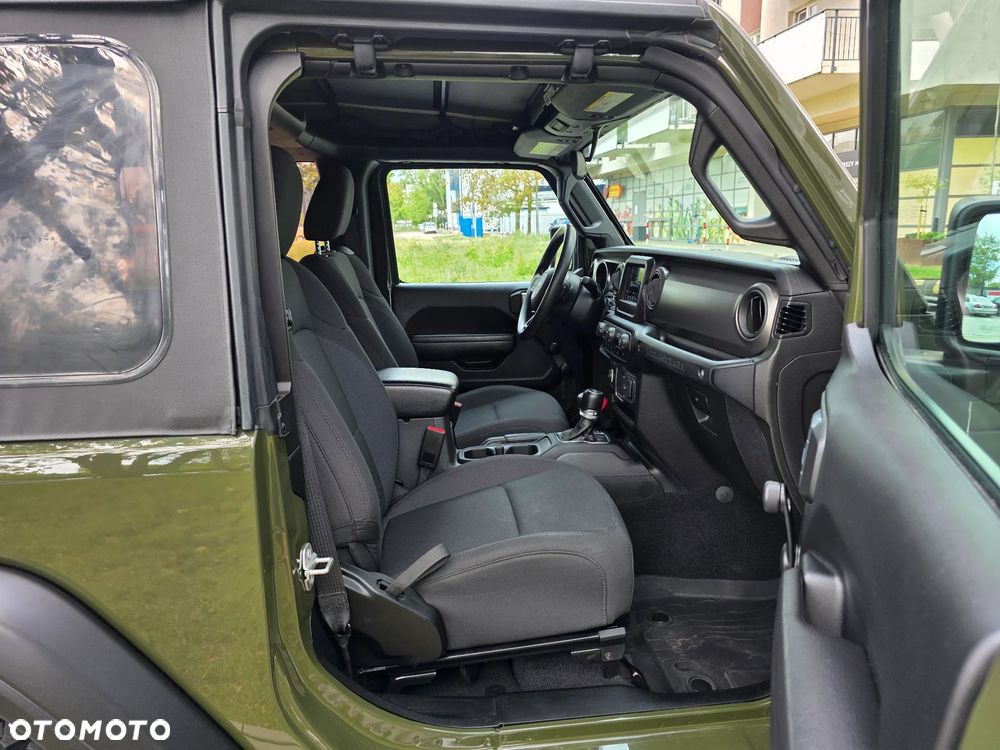 Jeep Wrangler - 28