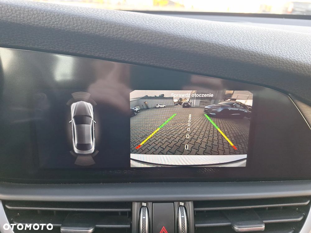 Alfa Romeo Giulia 2.0 Turbo 16V AT8-Q4 Ti - 27