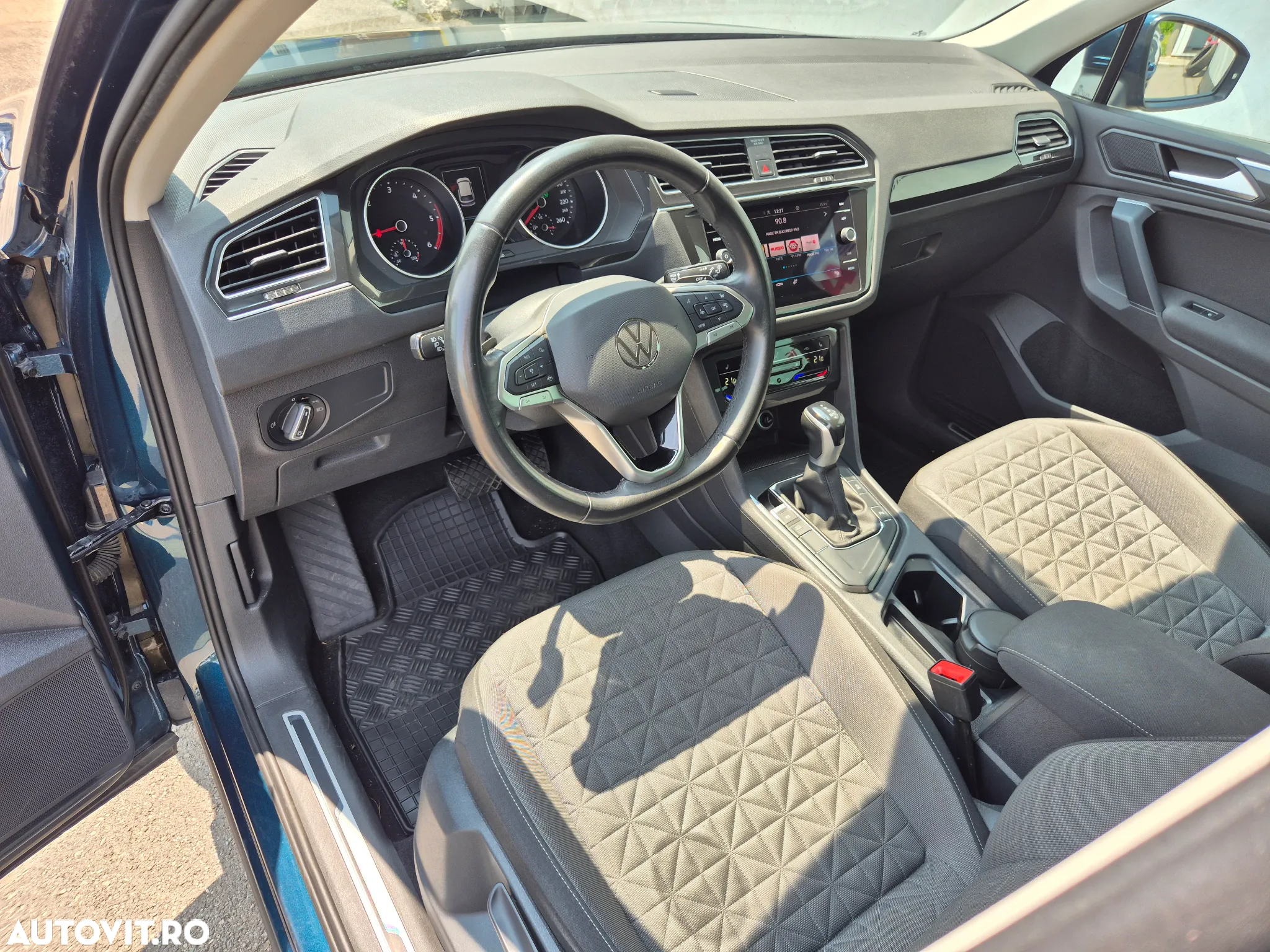 Volkswagen Tiguan - 9