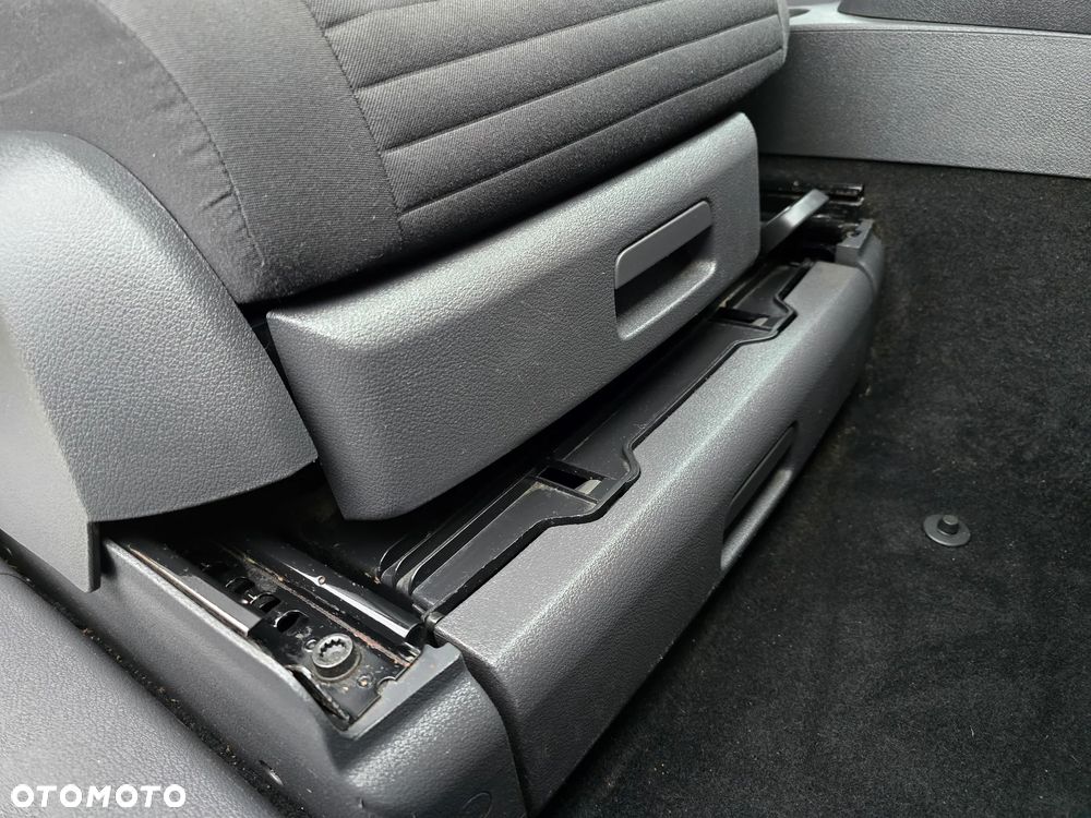 Volkswagen Touran - 20