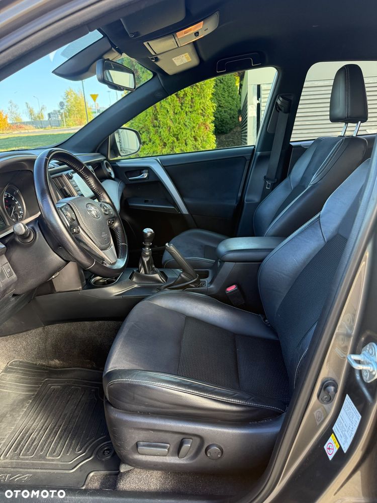 Toyota RAV4 - 8