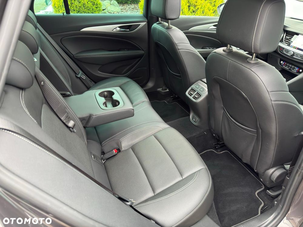 Opel Insignia - 25