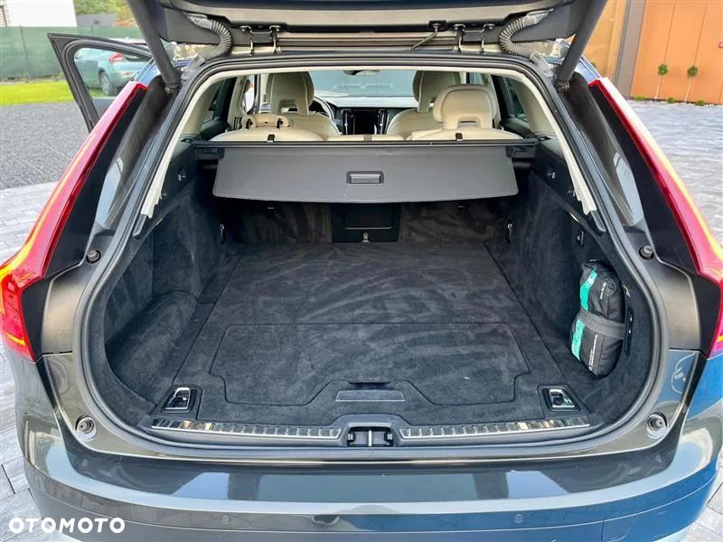 Volvo V90 Cross Country - 26