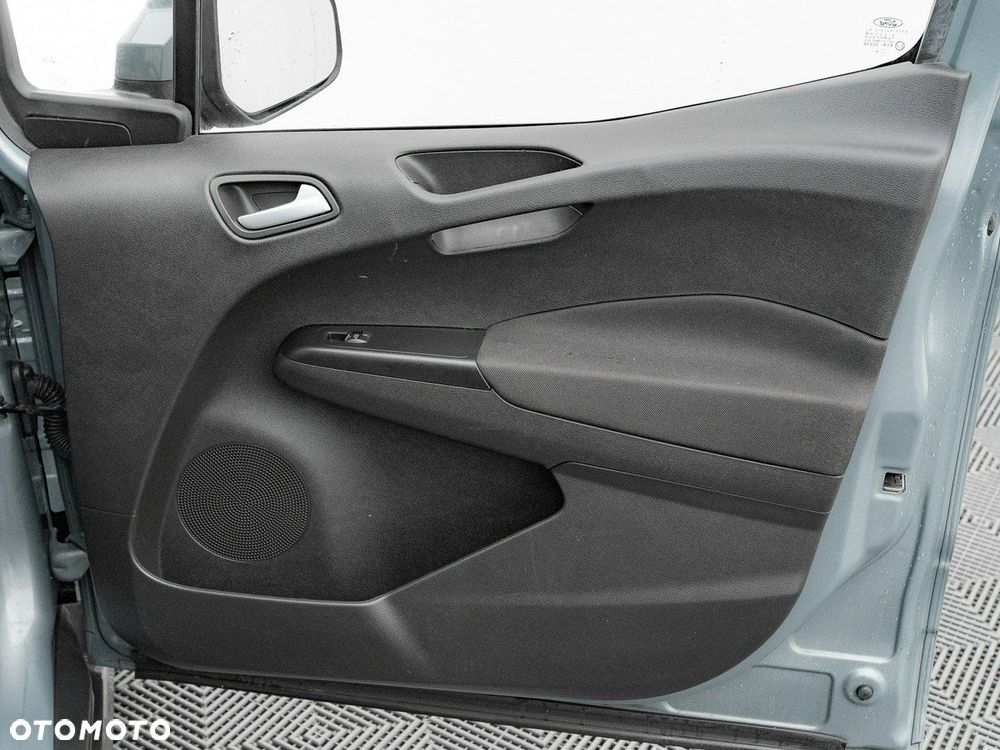 Ford Transit Courier - 27