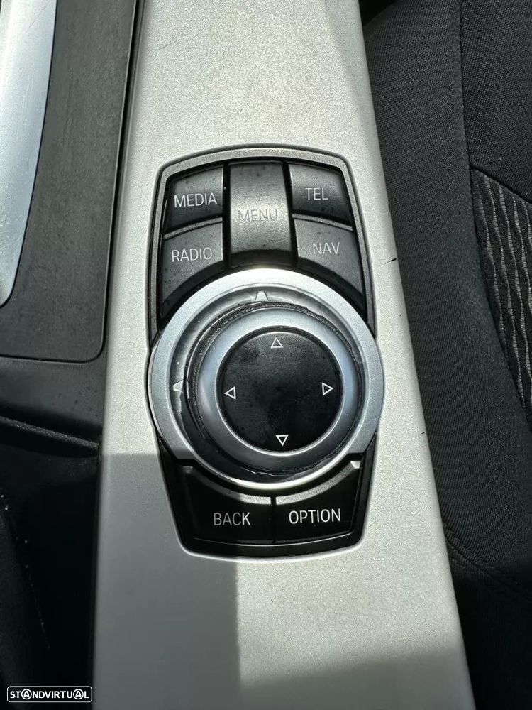 BMW 318 d Aut. Sport Line - 48