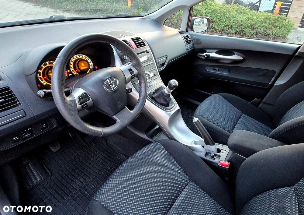 Toyota Avensis - 10