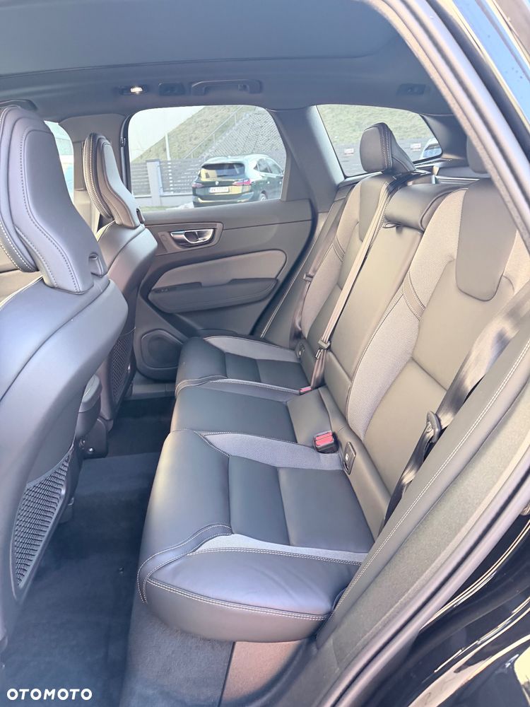 Volvo XC 60 B5 B AWD Plus Black Edition - 17