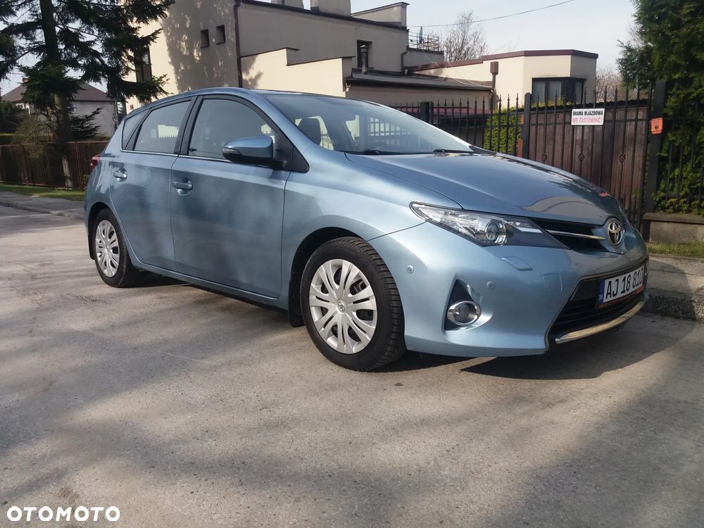 Toyota Auris 2.0 D-4D Dynamic - 1