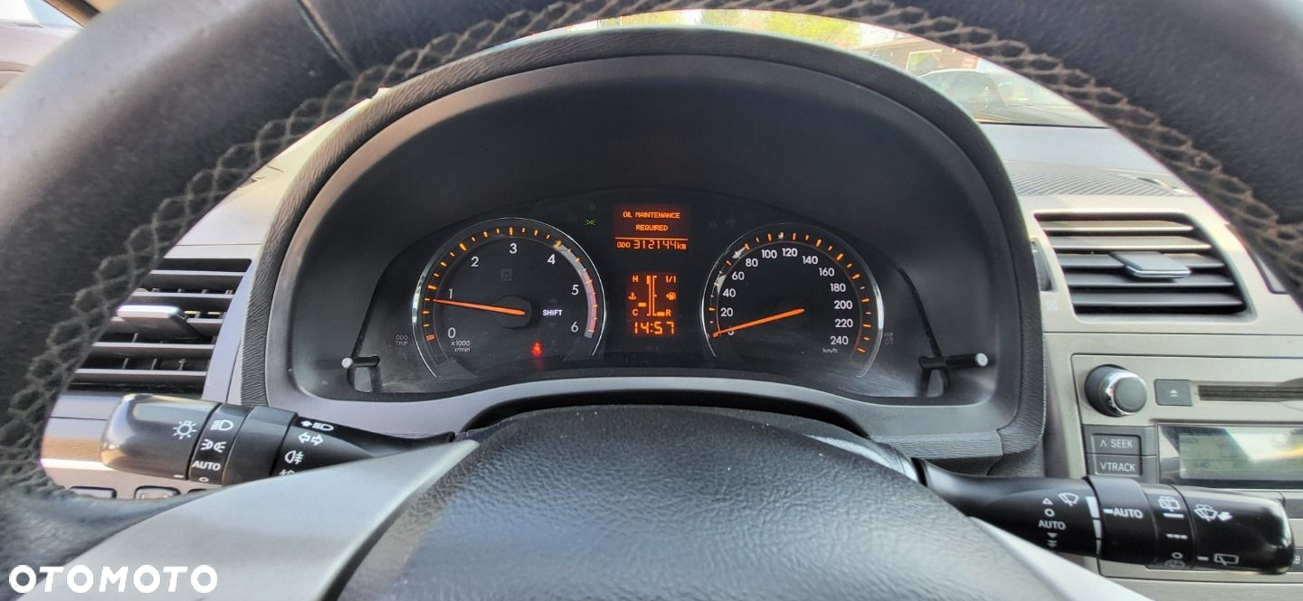 Toyota Avensis - 16