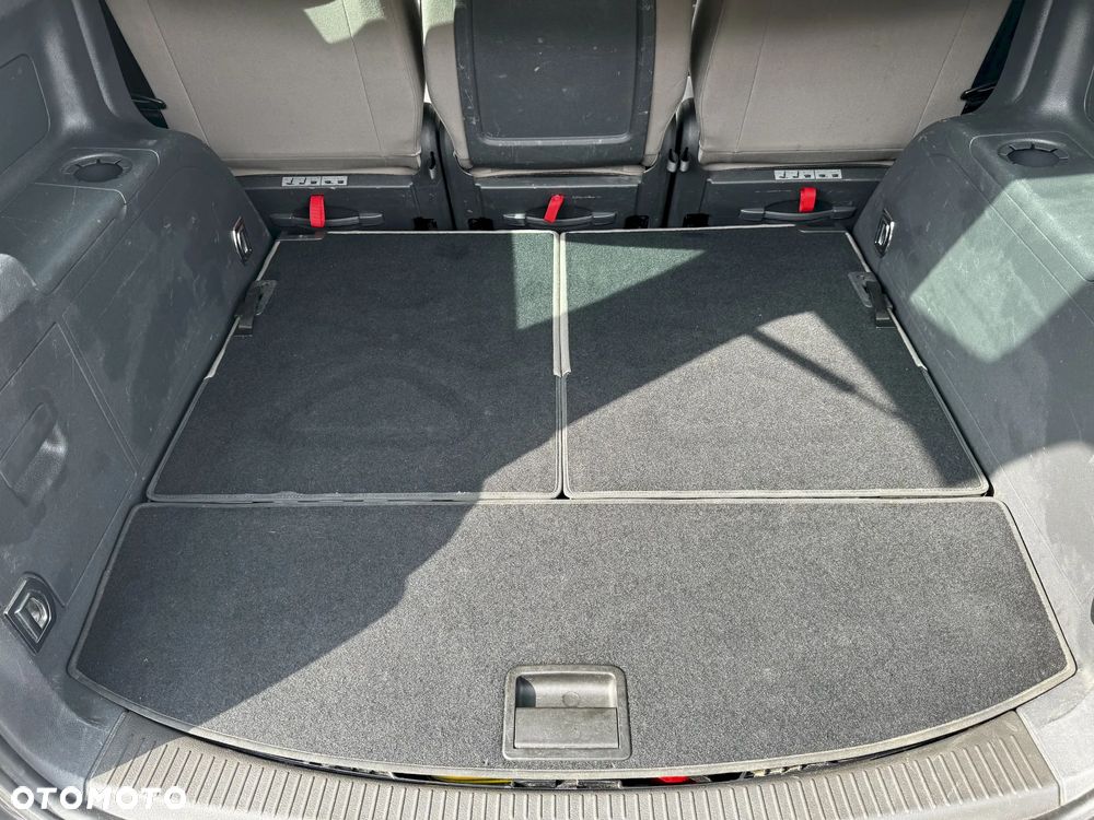 Volkswagen Touran 2.0 TDI DPF Highline - 14