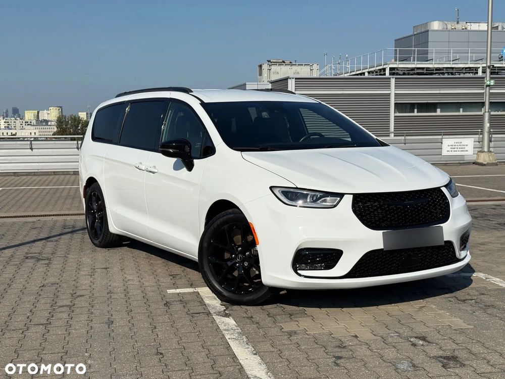 Chrysler Pacifica - 1