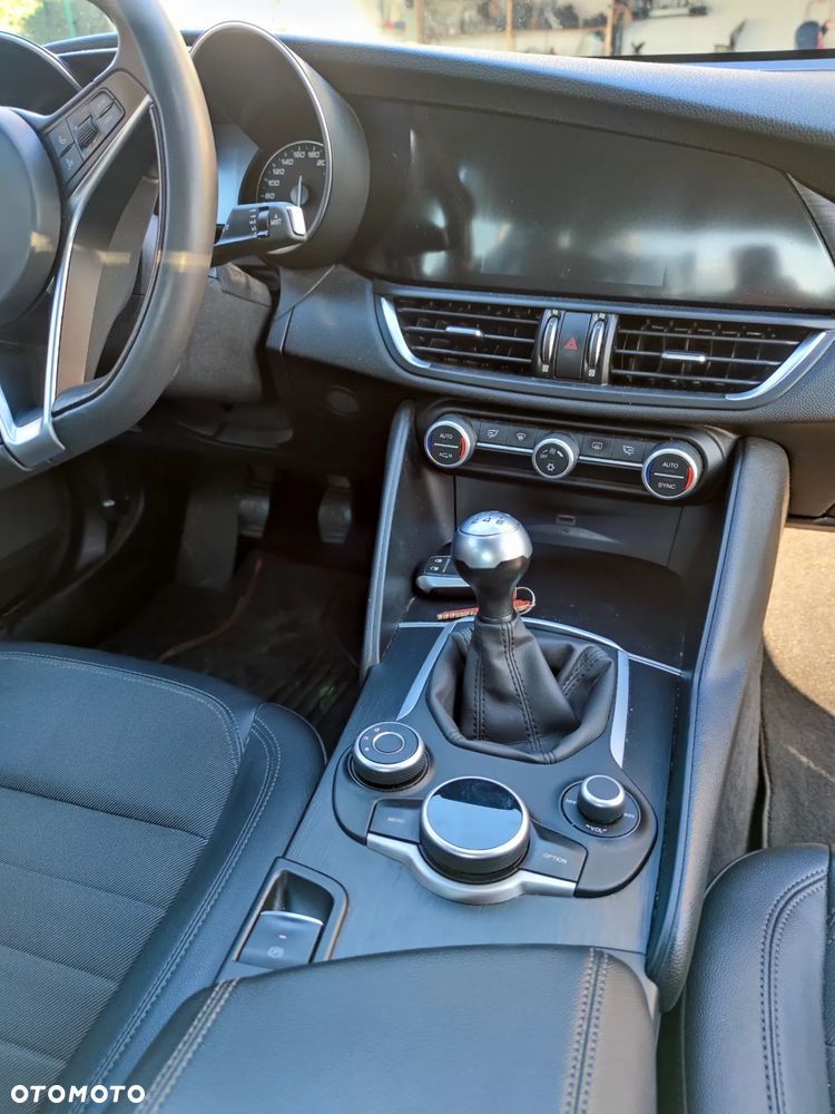 Alfa Romeo Giulia 2.2 D Turbo Super - 11