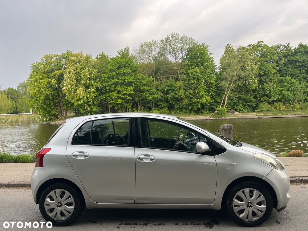 Toyota Yaris 1.3 VVT-i Luna - 1