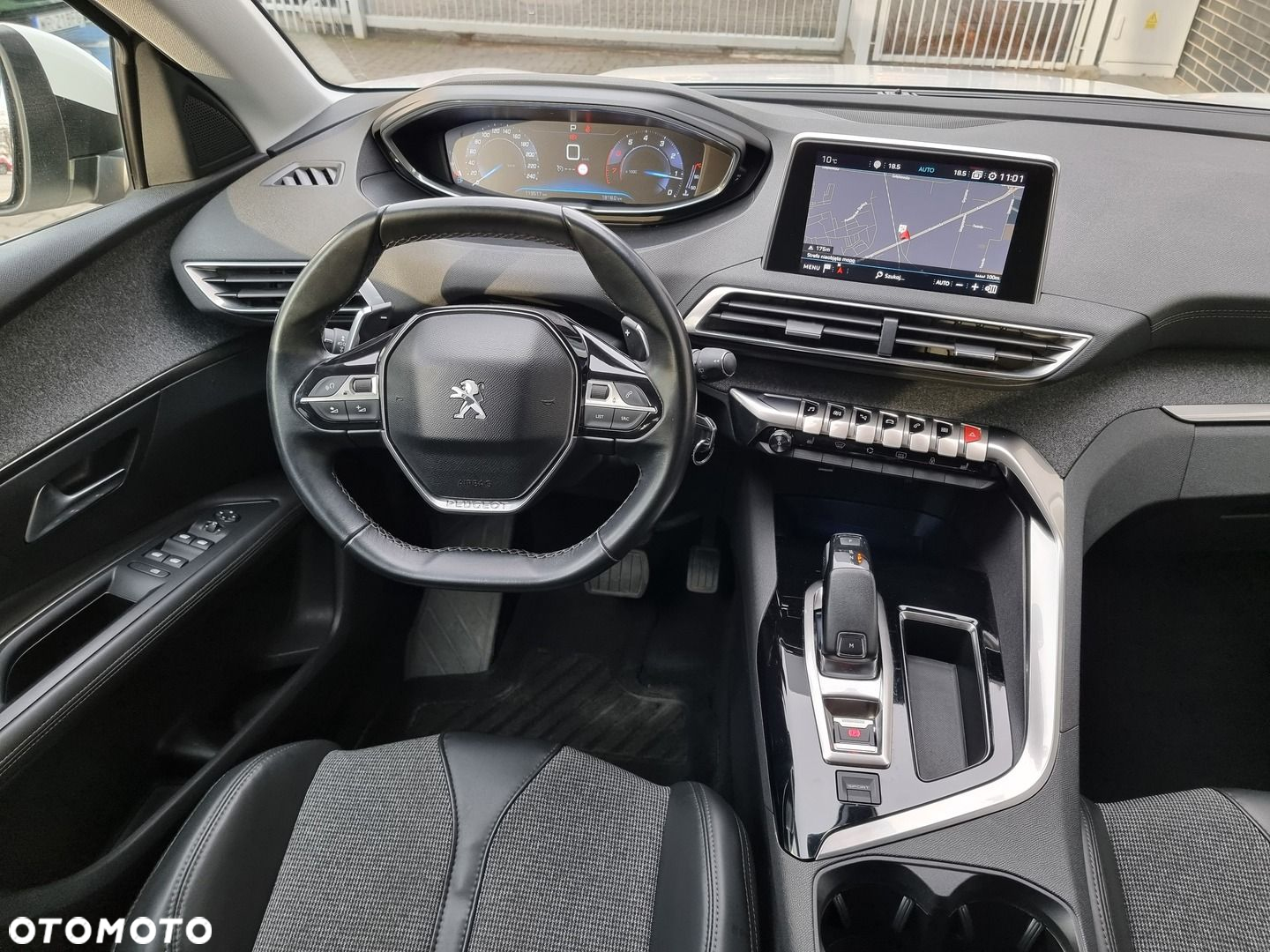 Peugeot 3008 1.2 PureTech Allure S&S EAT6 - 24