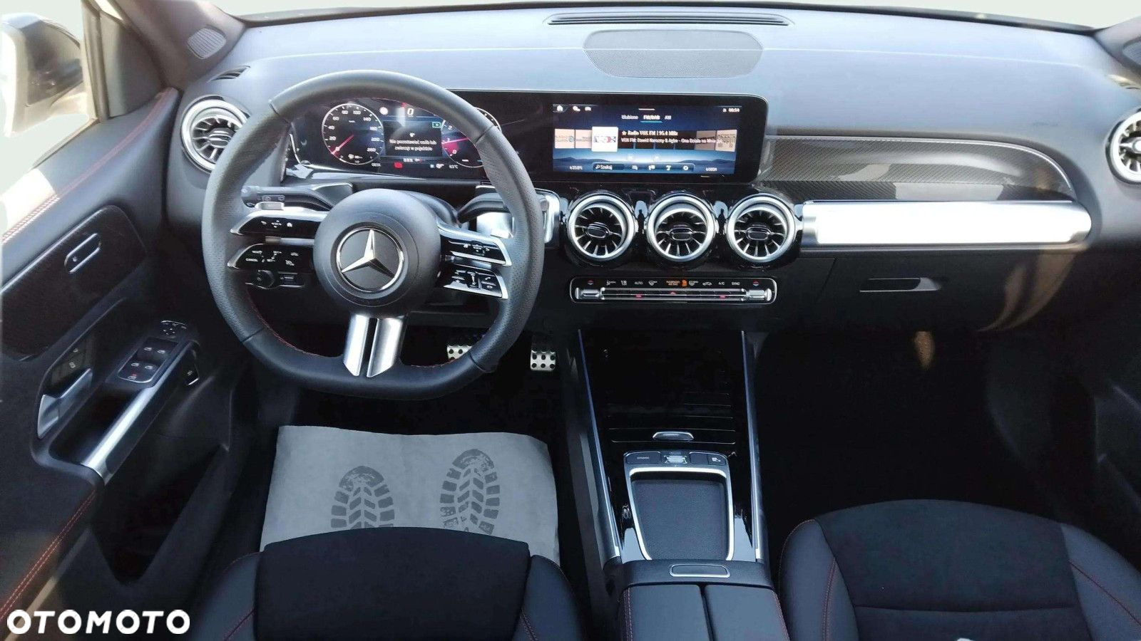 Mercedes-Benz GLB - 11