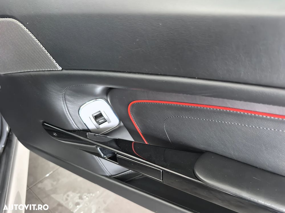 Aston Martin V8 Vantage S - 34