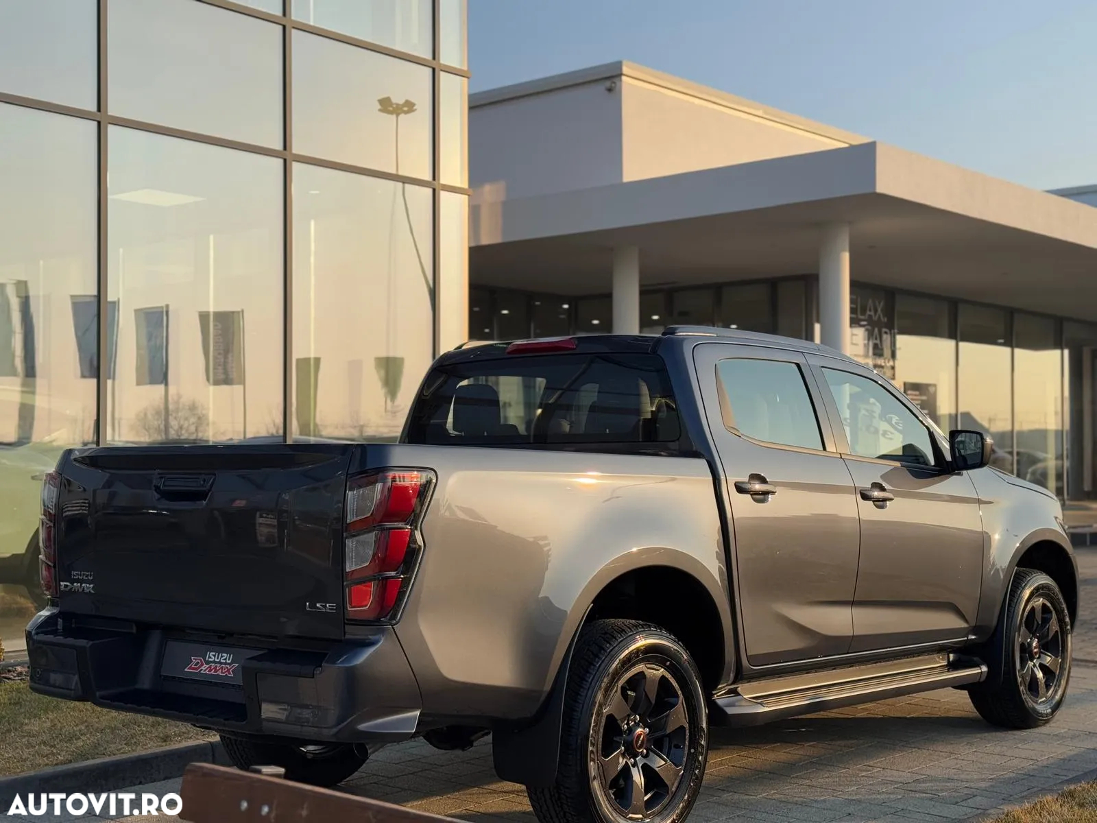 Isuzu D-Max 1.9 DSL 4x4 Double Cab 6AT Executive - 4