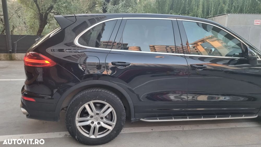 Porsche Cayenne 3.0 L - 4
