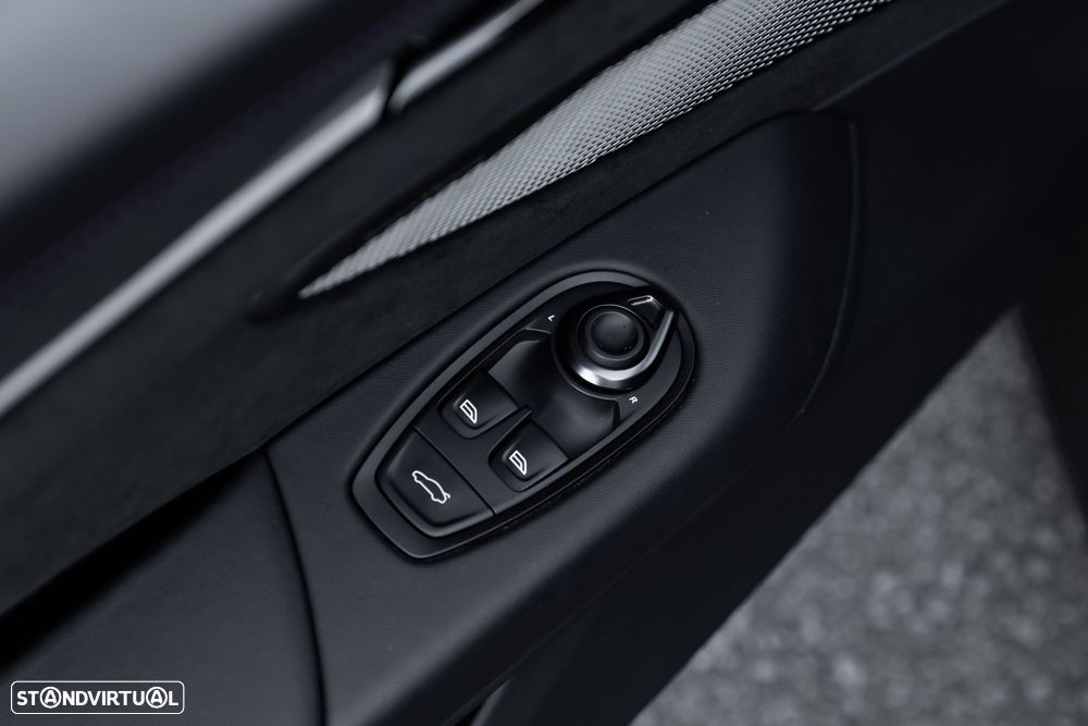 Aston Martin Vantage Coupe V8 - 39