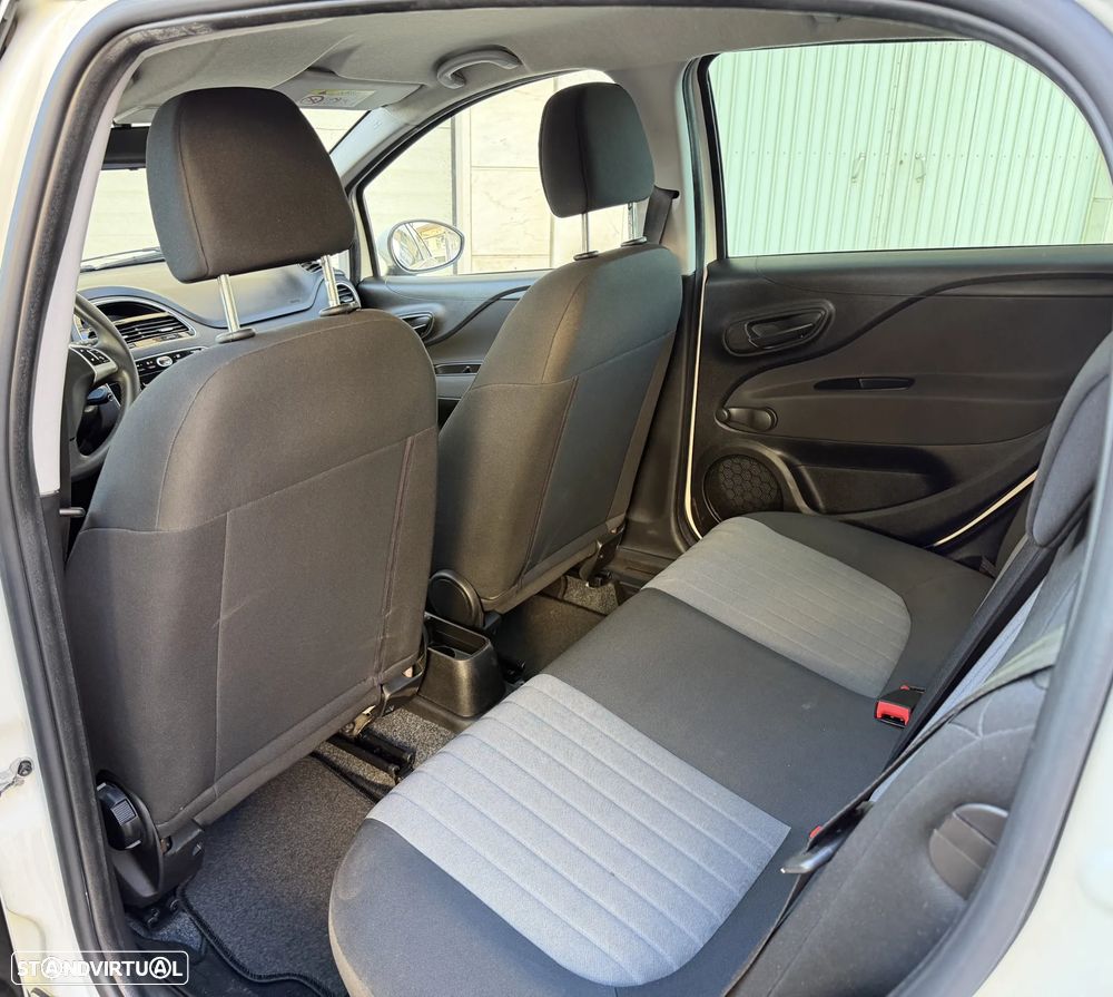 Fiat Punto 1.2 Lounge S&S - 23
