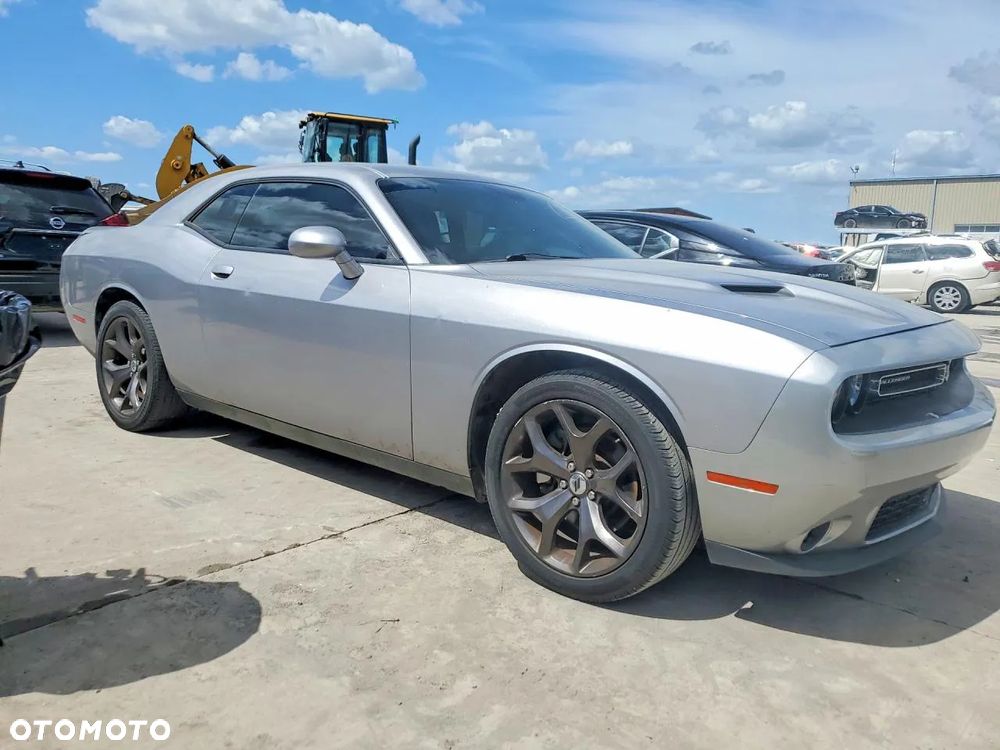Dodge Challenger - 2