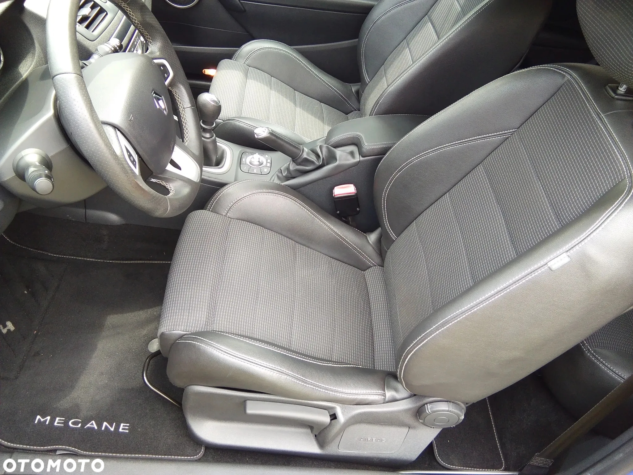 Renault Megane Coupe TCe 180 GT - 11