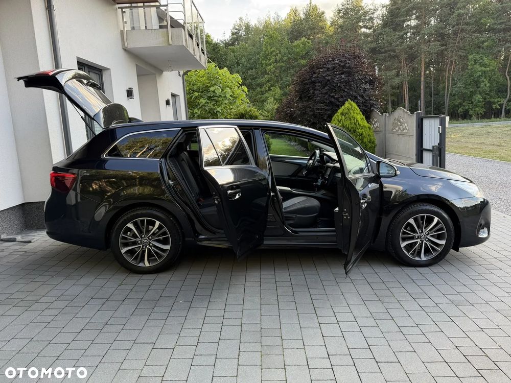 Toyota Avensis 1.8 Prestige MS - 19