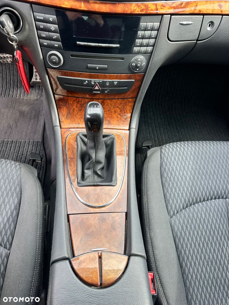 Mercedes-Benz Klasa E 240 Elegance - 23