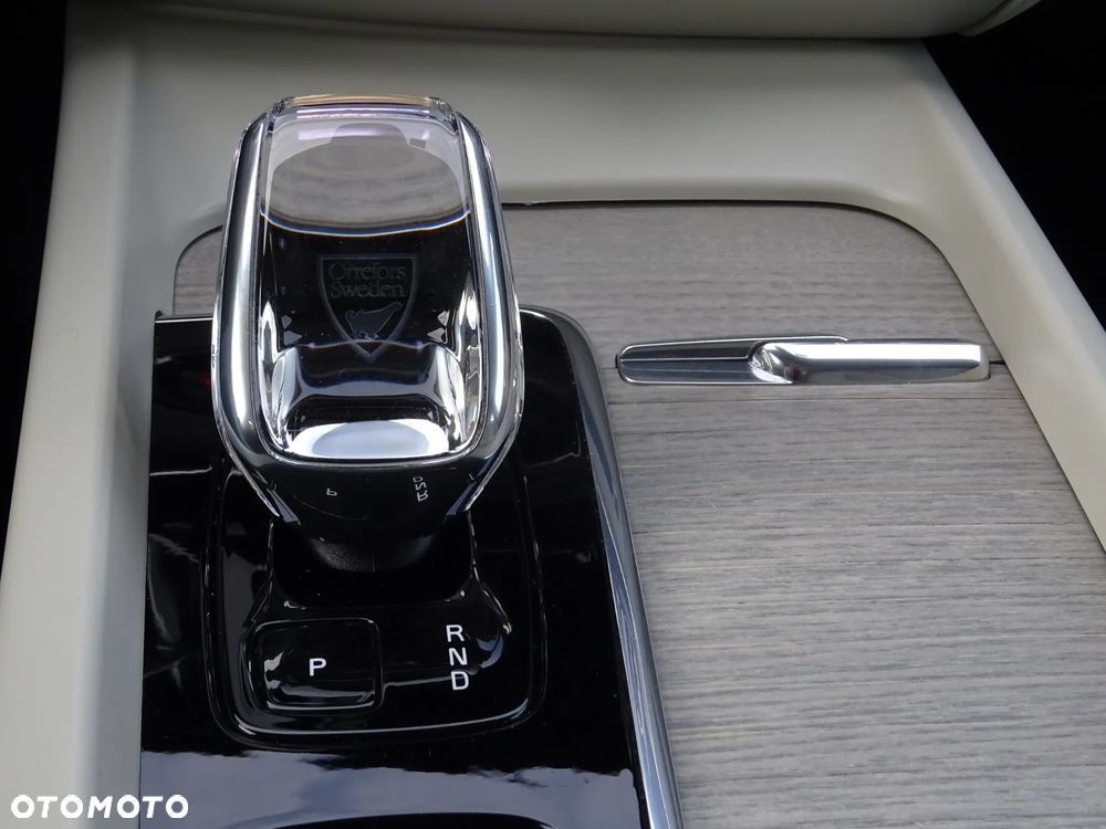 Volvo XC 60 B4 D AWD Ultimate Bright - 24