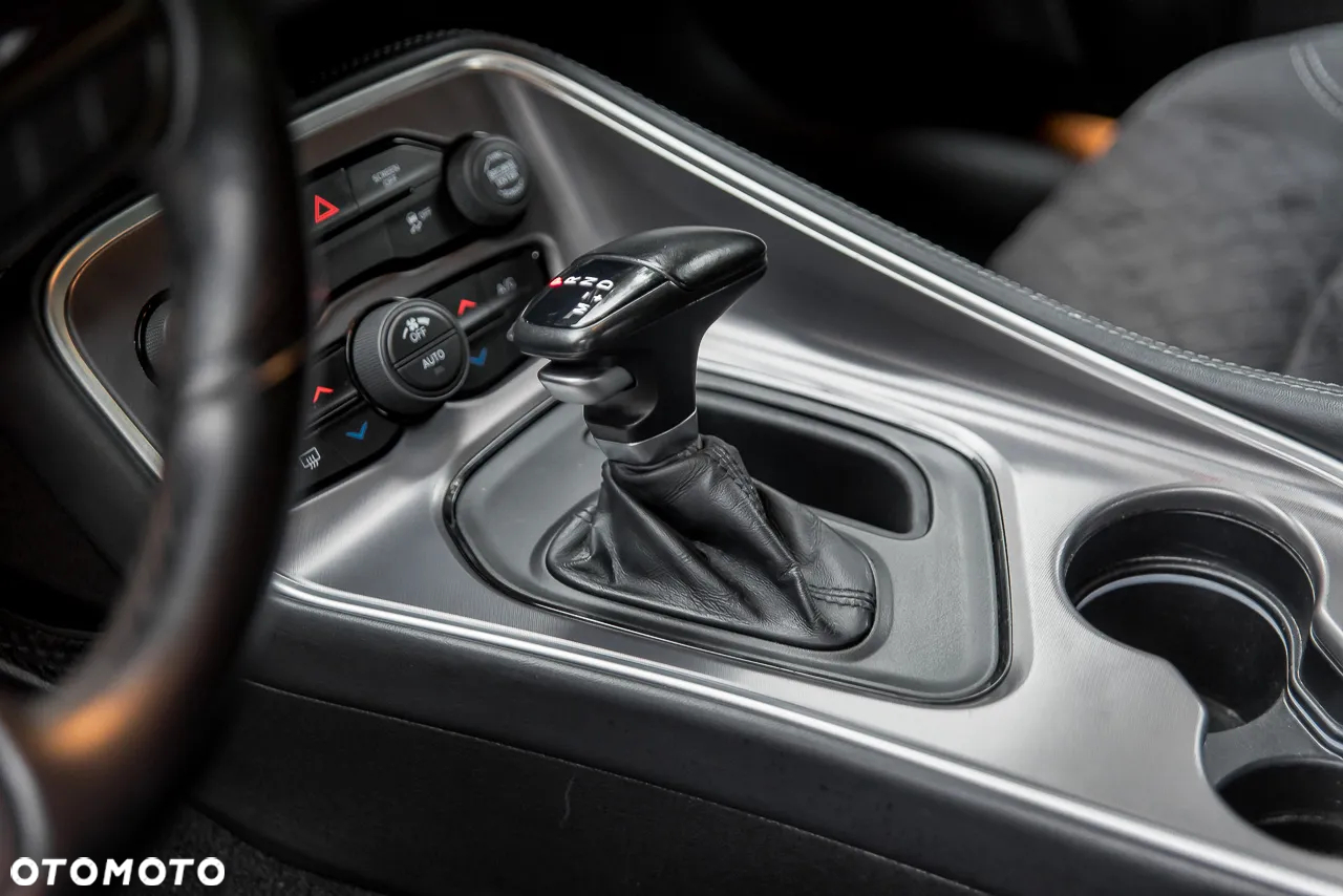Dodge Challenger - 24