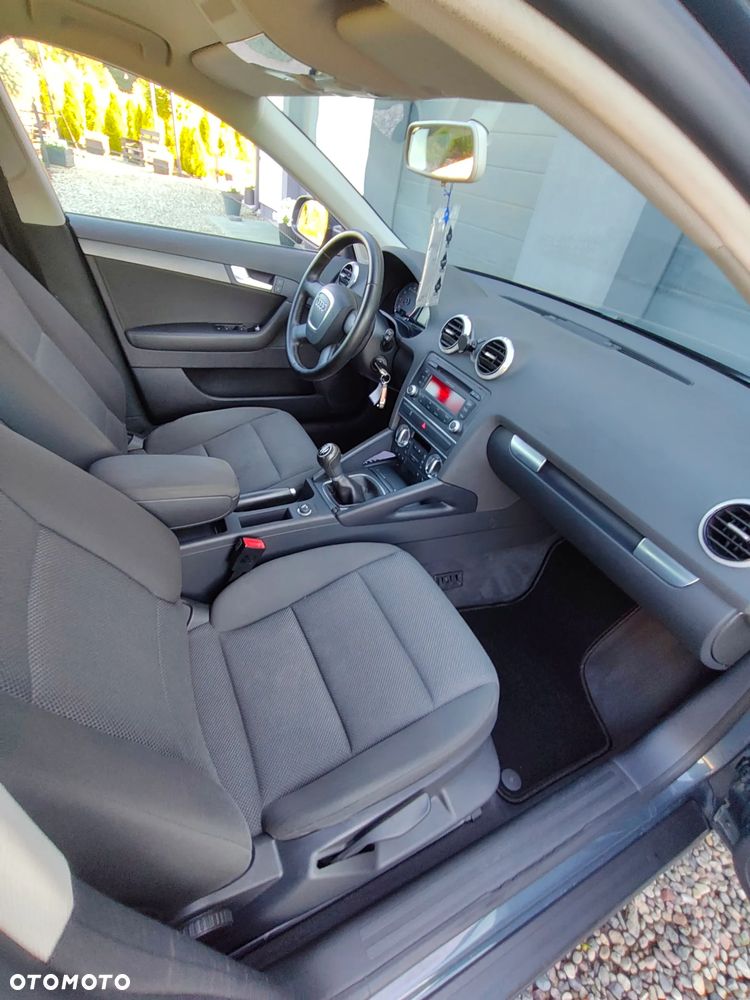 Audi A3 Sportback 1.6 Ambiente - 11