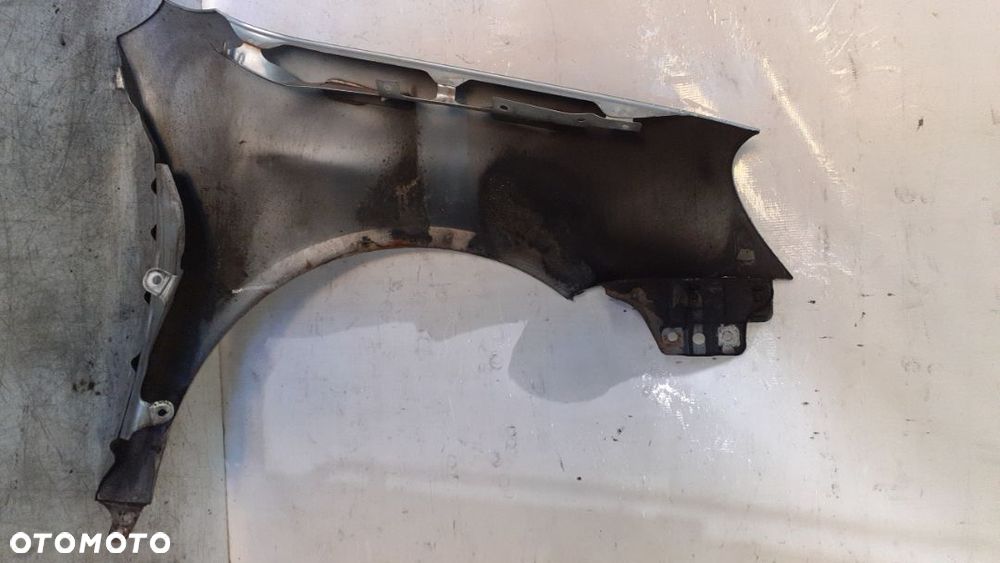* VOLKSWAGEN  GOLF 5 V BŁOTNIK PRZÓD PRZEDNI LEWY  LA7W SREBRNY POSIADA RDZE - 4