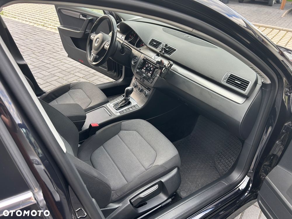 Volkswagen Passat 2.0 TDI DSG BlueMotion Technology R-Line - 9