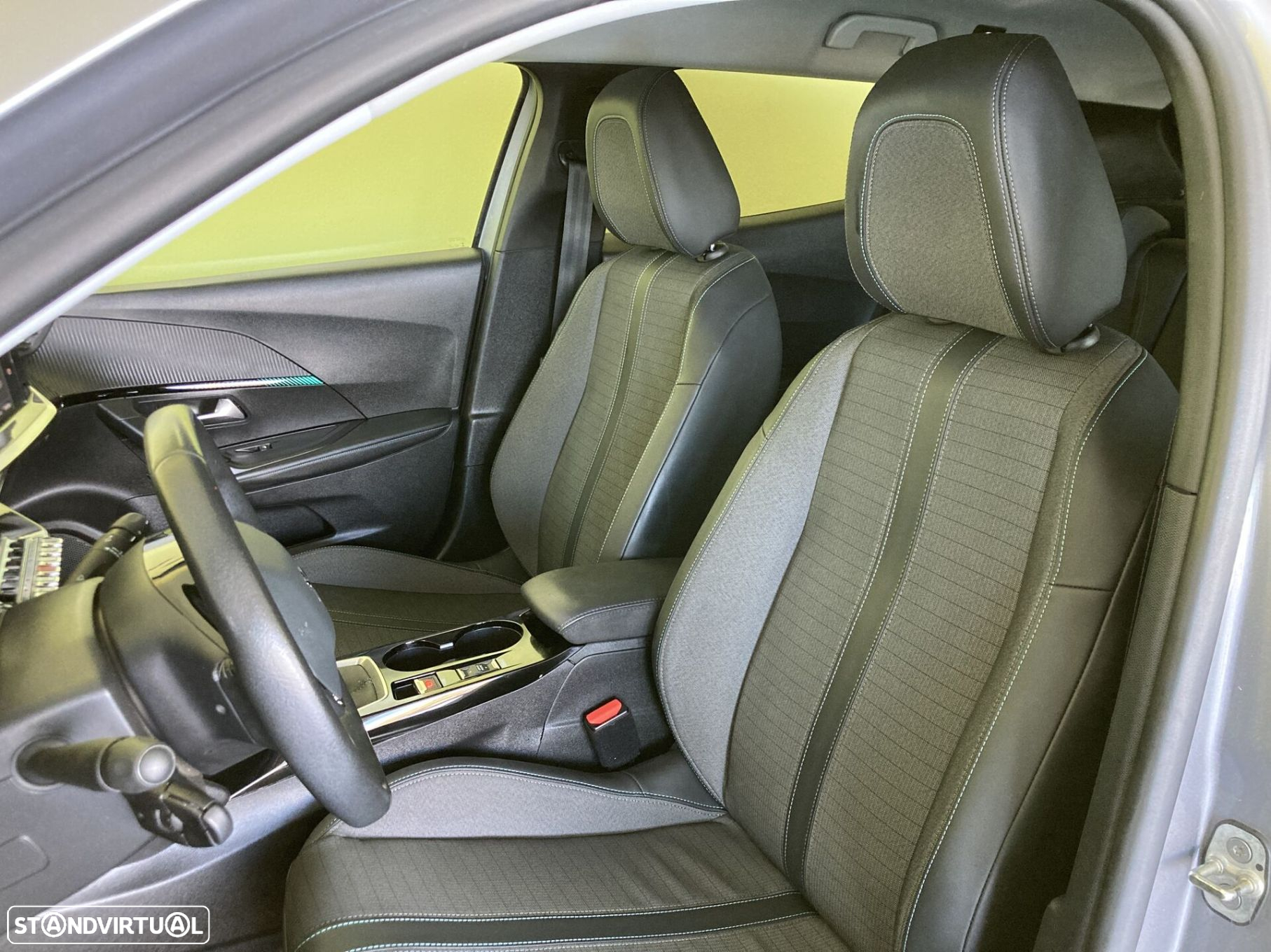 Peugeot 2008 1.2 PureTech Allure Pack - 8