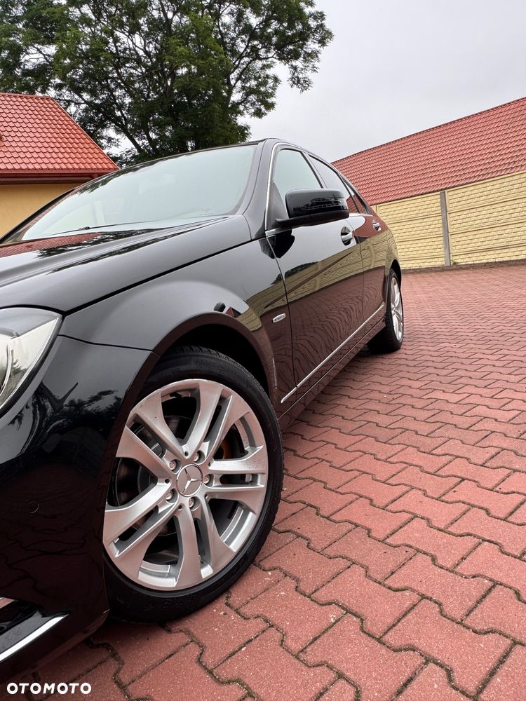 Mercedes-Benz Klasa C 180 BlueEFFICIENCY 7G-TRONIC Avantgarde - 15