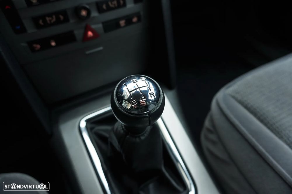 Peugeot 407 SW 1.6 HDi Premium - 36