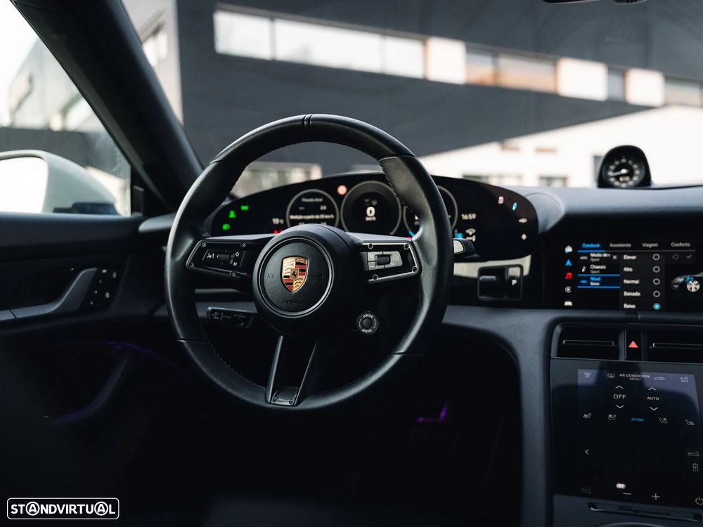 Porsche Taycan Cross Turismo 4S - 16