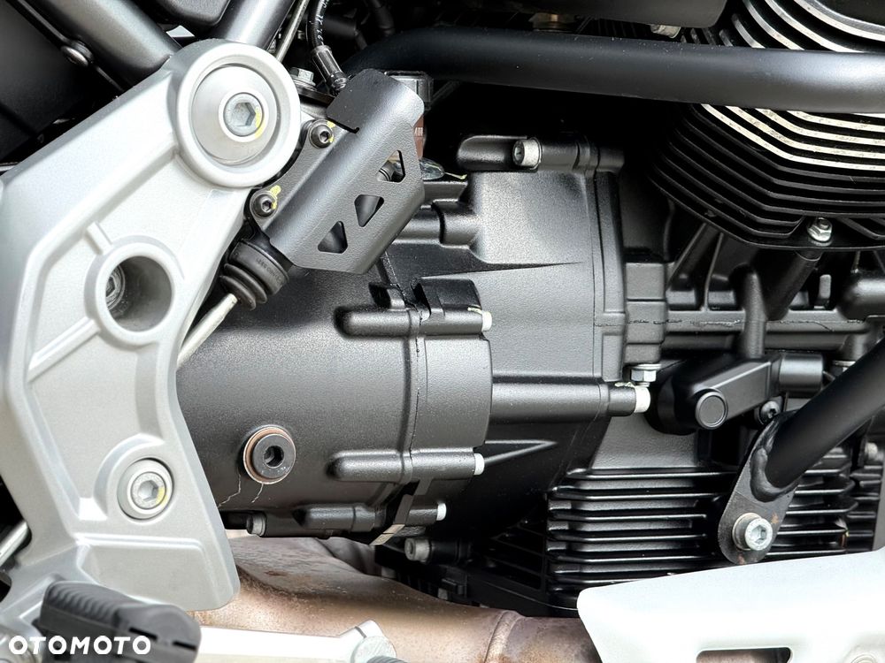 Moto Guzzi V85 - 31