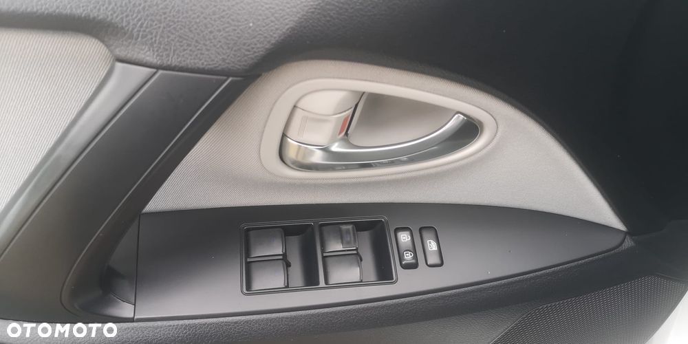 Toyota Avensis 2.0 D-4D Premium - 22