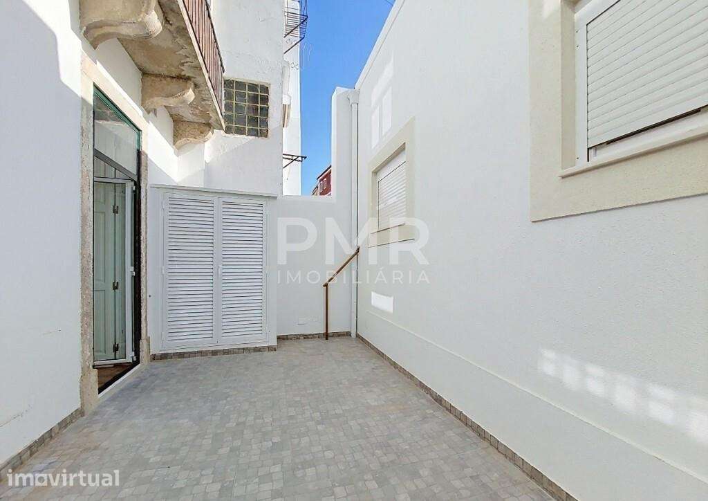 T2 remodelado com terraço de 20 m2, cozinha equipada, em Lisboa. - Grande imagem: 4/17